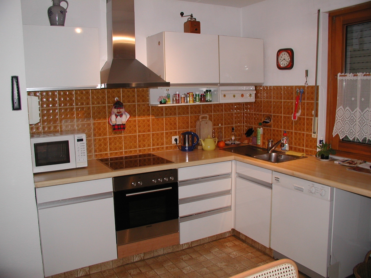 A typical customer starting point — a dated 1990s kitchen with orange tiles